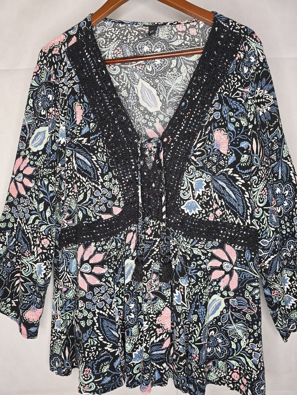 Torrid Boho Tunic Top Black Pink Floral Lace Trim Tassel V-neck 3/4 Sleeve 2X